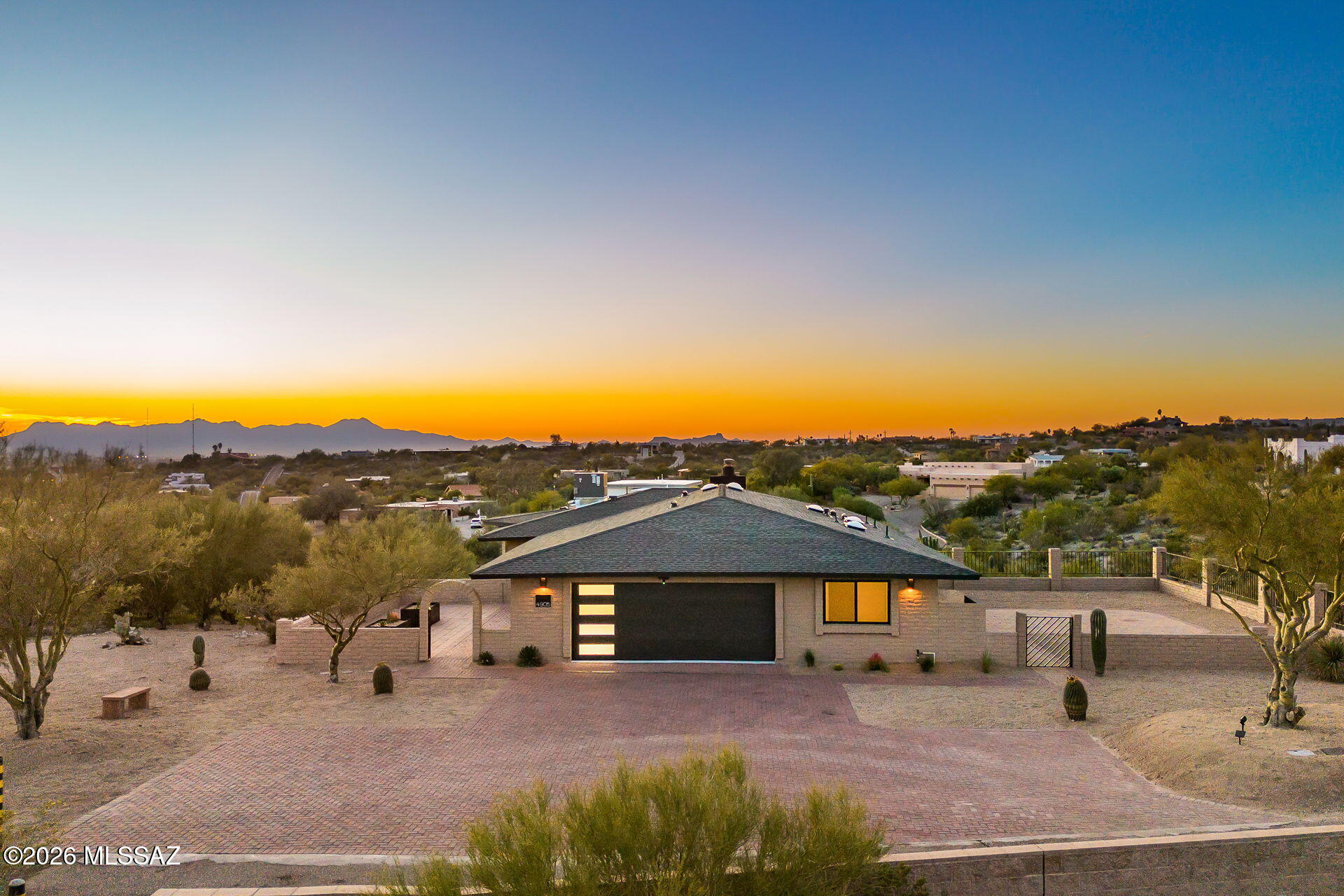 4905 North Craycroft Road Tucson, AZ 85718 - Photo 3 of 34 Sunset Views!