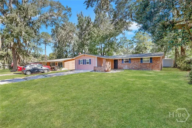 $2,000 | 5908 Fairview Avenue, Savannah, GA 31406