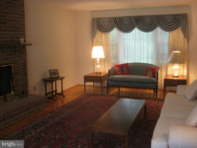 2507 Lawnside Road Lutherville-Timonium, MD 21093 - Photo 16 of 21 Living Room