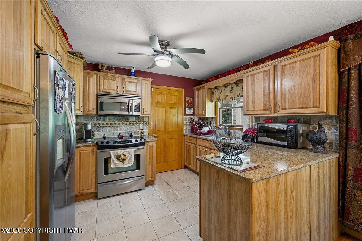 140 Camelback Road Tannersville, PA 18372 - Photo 20 of 44 20-HomeView_Media-140_Camelback_Rd