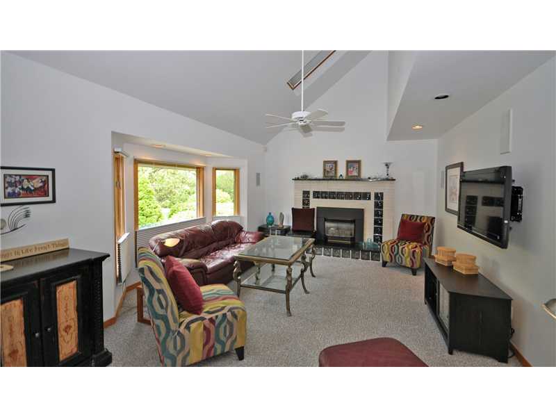 668 Boston Neck Road Narragansett, RI 02882 - Photo 13 of 25 Den/Family/Great Room.