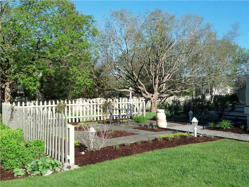 668 Boston Neck Road Narragansett, RI 02882 - Photo 23 of 25 Exterior Back.