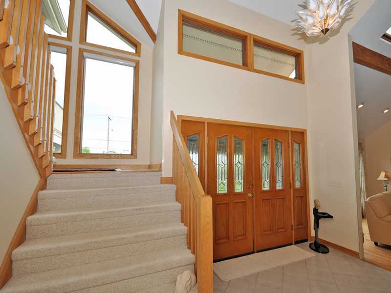 668 Boston Neck Road Narragansett, RI 02882 - Photo 7 of 25 Entry.