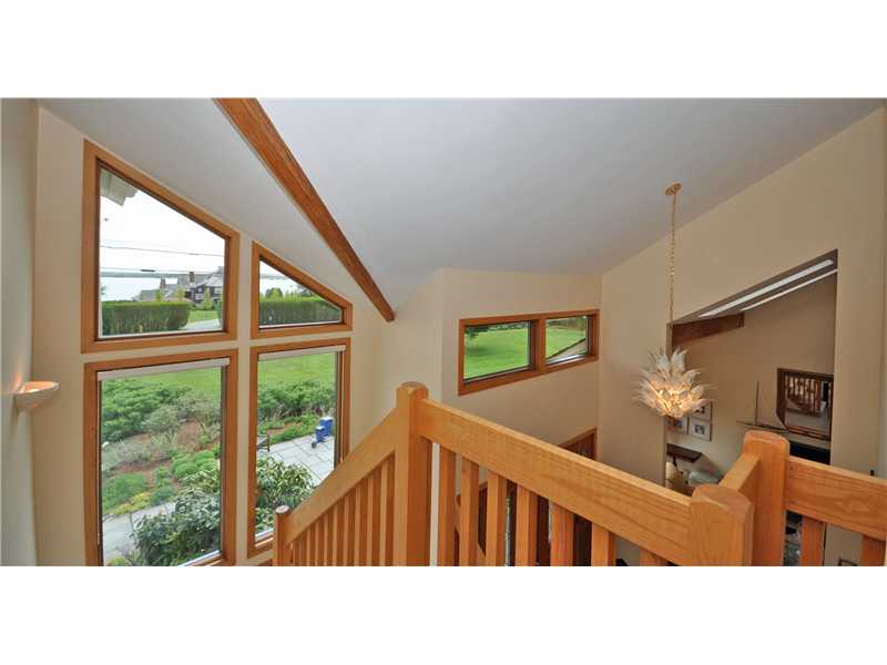 668 Boston Neck Road Narragansett, RI 02882 - Photo 8 of 25 Entry.