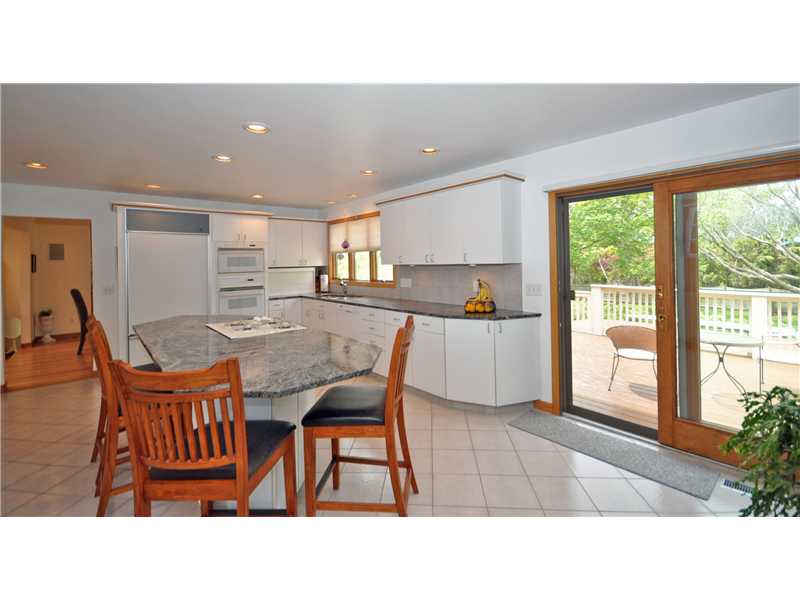 668 Boston Neck Road Narragansett, RI 02882 - Photo 10 of 25 Kitchen.