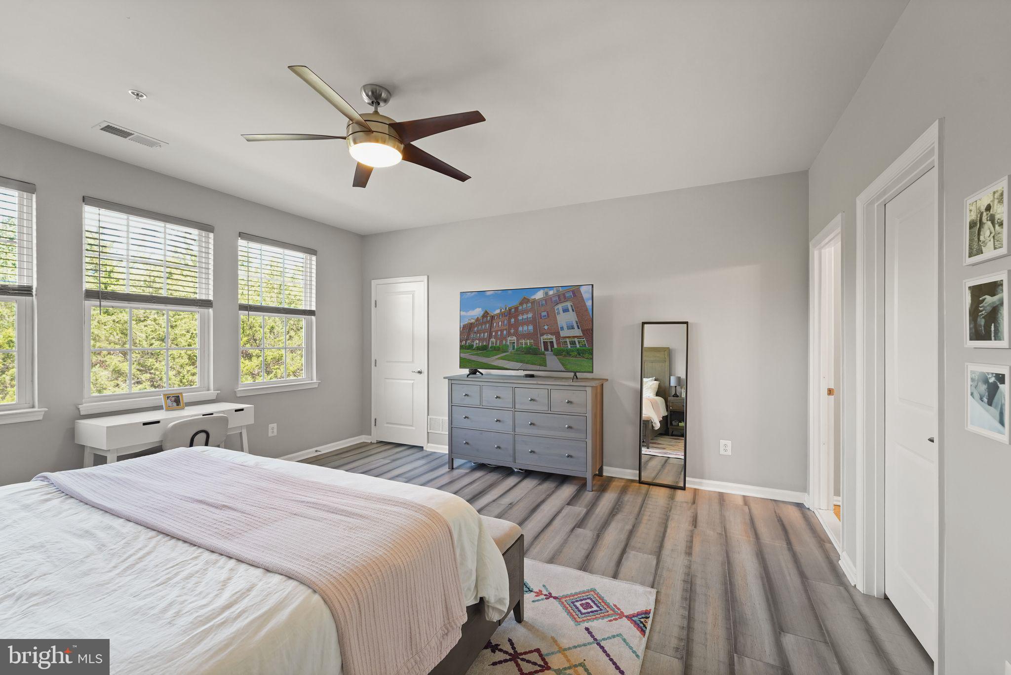 43846 Artsmith Terrace Ashburn, VA 20147 - Photo 18 of 38 a spacious bedroom with a bed and a dresser