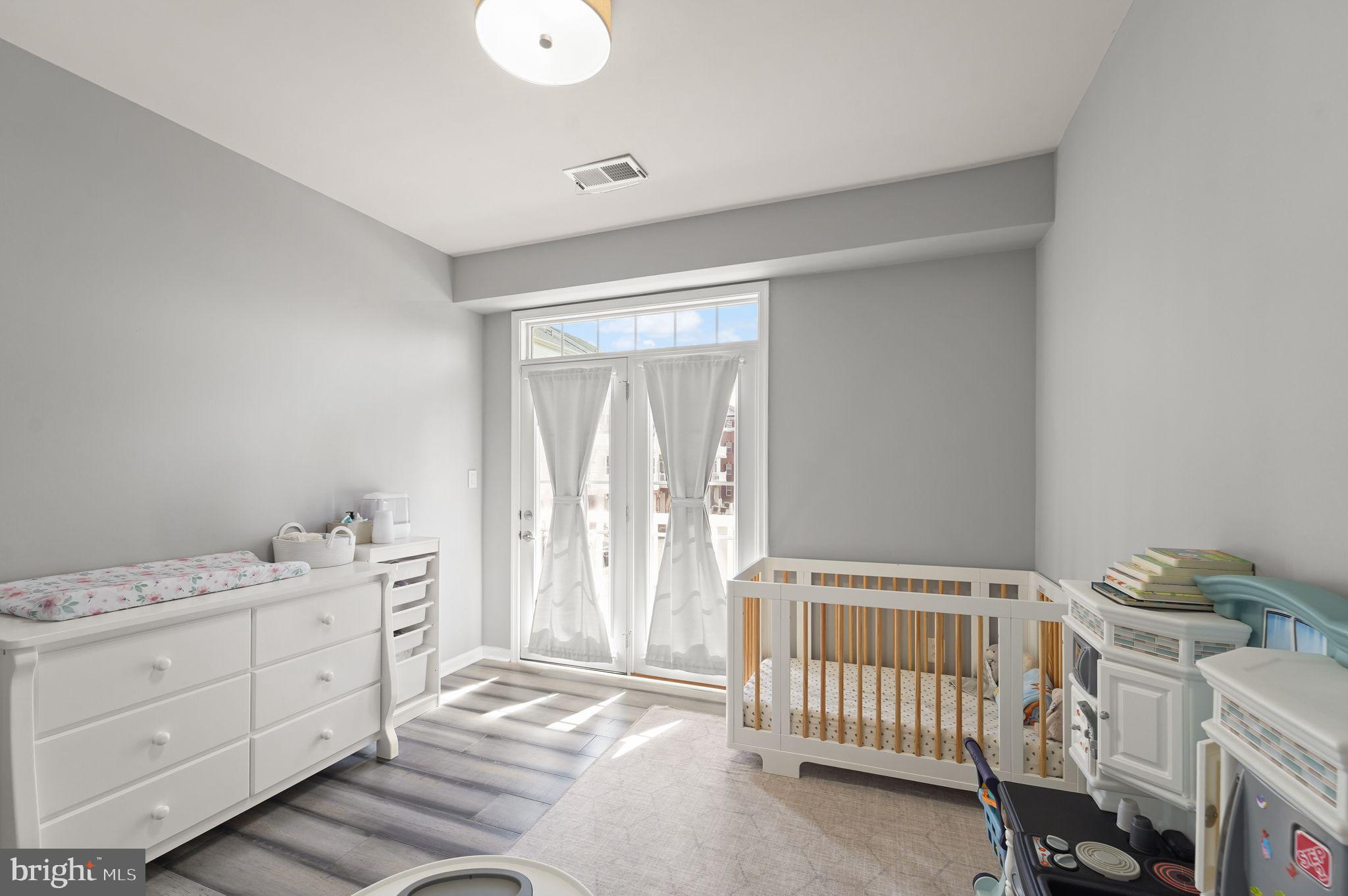 43846 Artsmith Terrace Ashburn, VA 20147 - Photo 26 of 38 a bedroom with a bed and a window