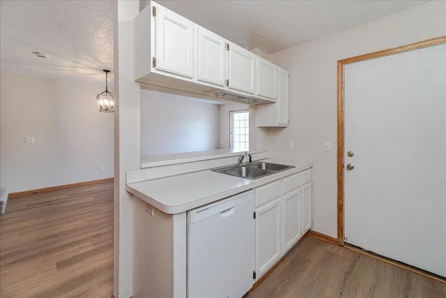 $220,000 | 1937 Southcross Drive West, Unit 1106, Burnsville, MN 55306