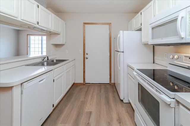 $220,000 | 1937 Southcross Drive West, Unit 1106, Burnsville, MN 55306