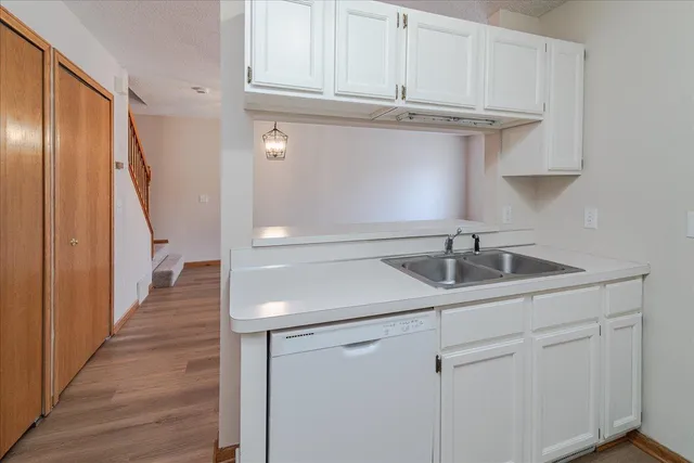 $220,000 | 1937 Southcross Drive West, Unit 1106, Burnsville, MN 55306