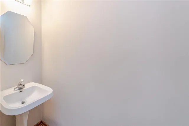 $220,000 | 1937 Southcross Drive West, Unit 1106, Burnsville, MN 55306