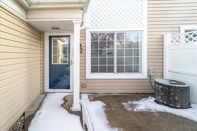 $220,000 | 1937 Southcross Drive West, Unit 1106, Burnsville, MN 55306