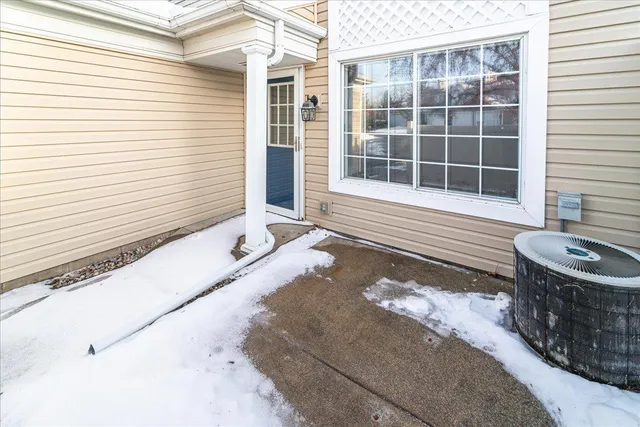 $220,000 | 1937 Southcross Drive West, Unit 1106, Burnsville, MN 55306