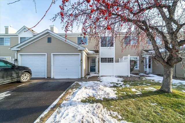 $220,000 | 1937 Southcross Drive West, Unit 1106, Burnsville, MN 55306