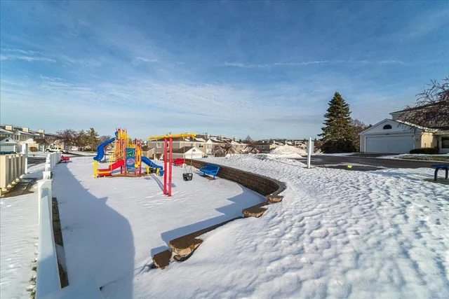 $220,000 | 1937 Southcross Drive West, Unit 1106, Burnsville, MN 55306