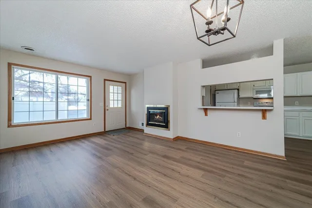 $220,000 | 1937 Southcross Drive West, Unit 1106, Burnsville, MN 55306