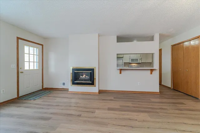 $220,000 | 1937 Southcross Drive West, Unit 1106, Burnsville, MN 55306