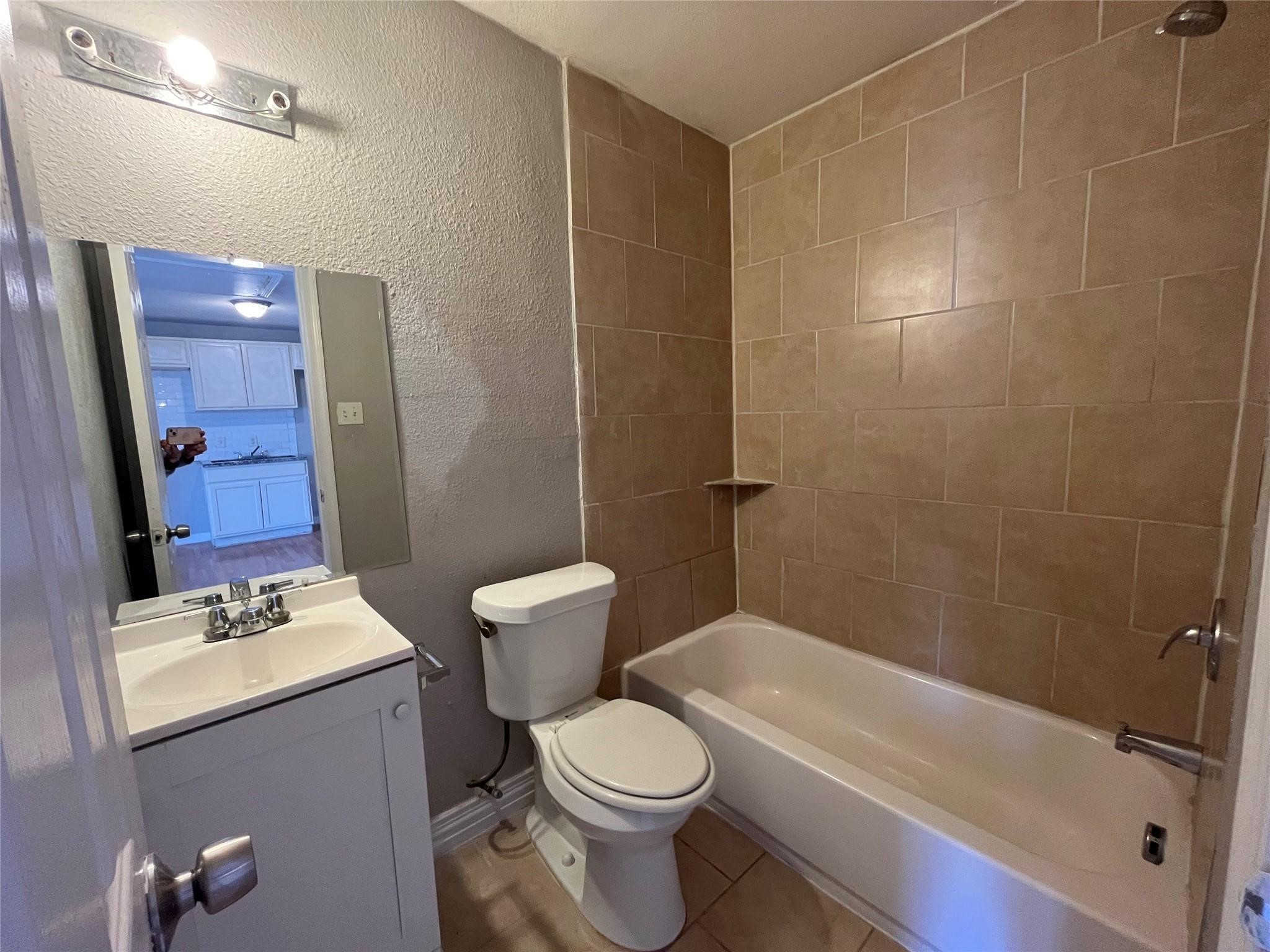 5142 Higgins Street, Unit B Houston, TX 77033 - Photo 7 of 9