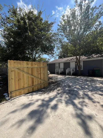 $950 | 5142 Higgins Street, Unit B, Houston, TX 77033