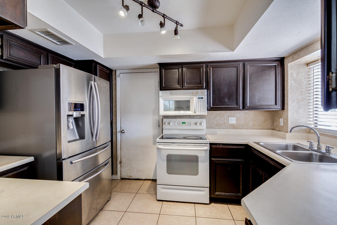 1102 East Wagoner Road Phoenix, AZ 85022 - Photo 8 of 24 08-Wagoner