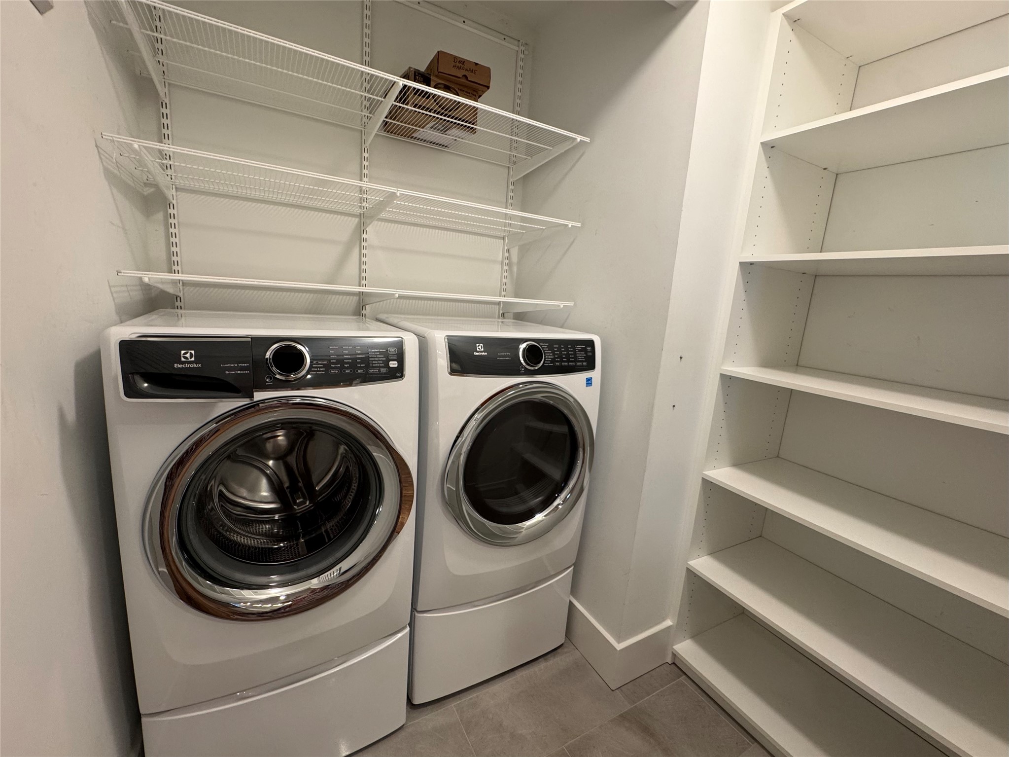 1314 Harvard Street Houston, TX 77008 - Photo 20 of 36 a utility room with dryer and washer