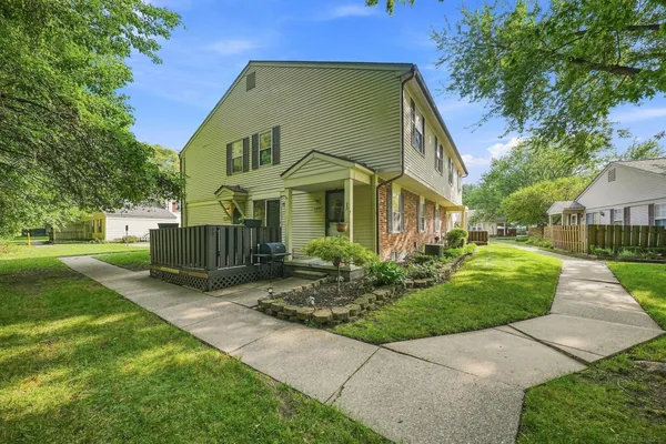 $210,000 | 33707 Bayview Drive, New Baltimore, MI 48047