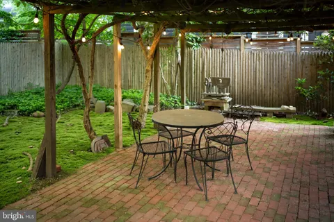 $800,000 | 6105 Harvard Avenue, Glen Echo, MD 20812
