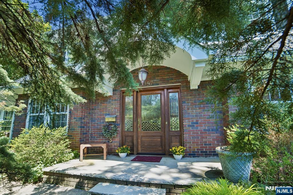 157 Sussex Road Tenafly, NJ 07670 - Photo 2 of 50