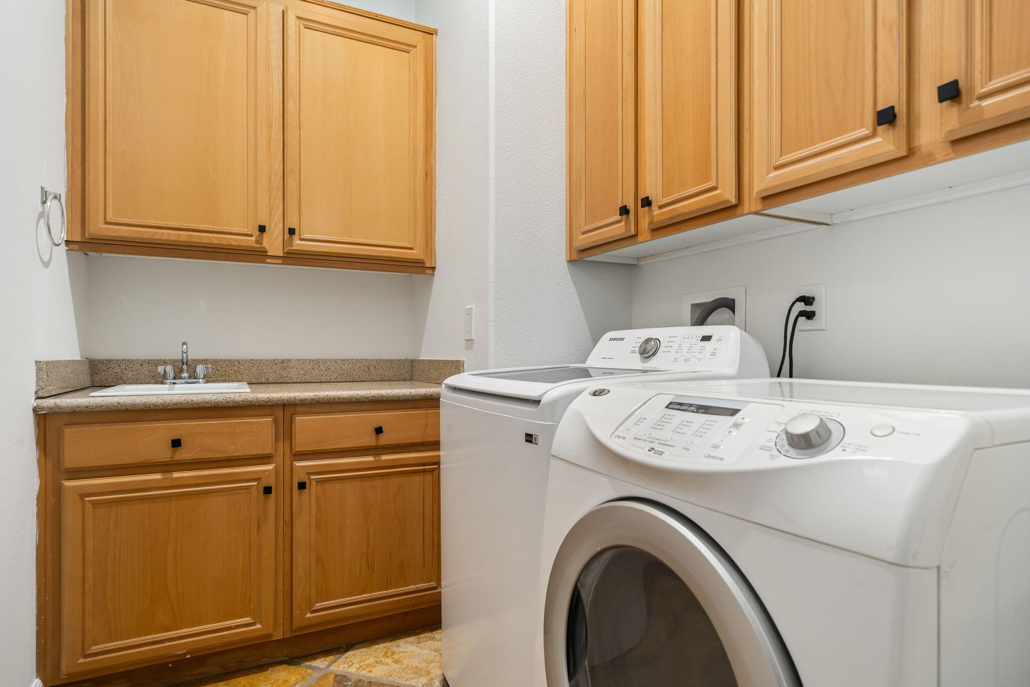 49647 Lewis Road Indio, CA 92201 - Photo 30 of 42 a utility room with dryer and washer