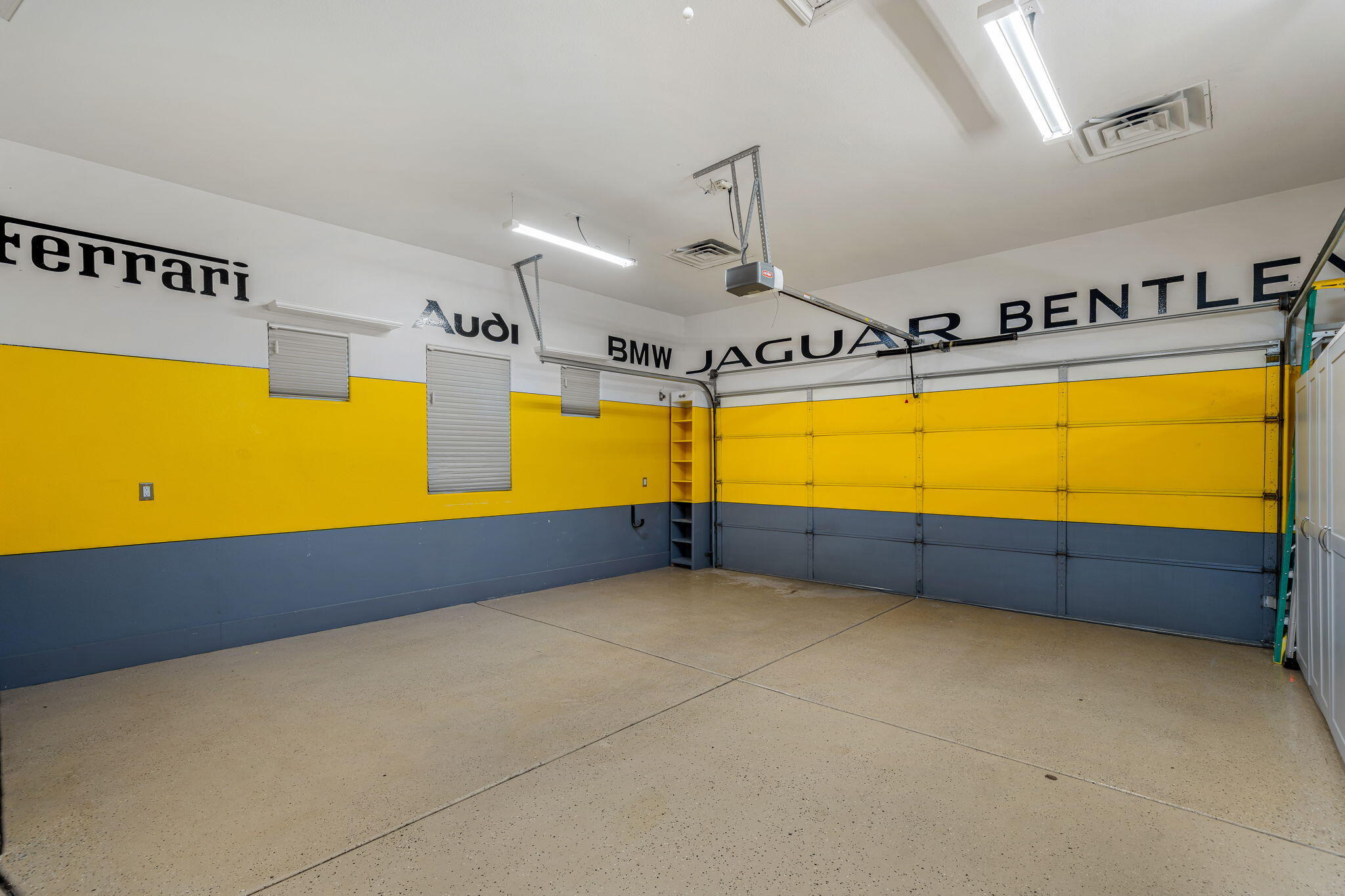 49647 Lewis Road Indio, CA 92201 - Photo 35 of 42 a view of an indoor swimming pool