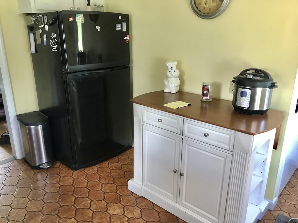 69 Redden Road Springfield, MA 01119 - Photo 4 of 28