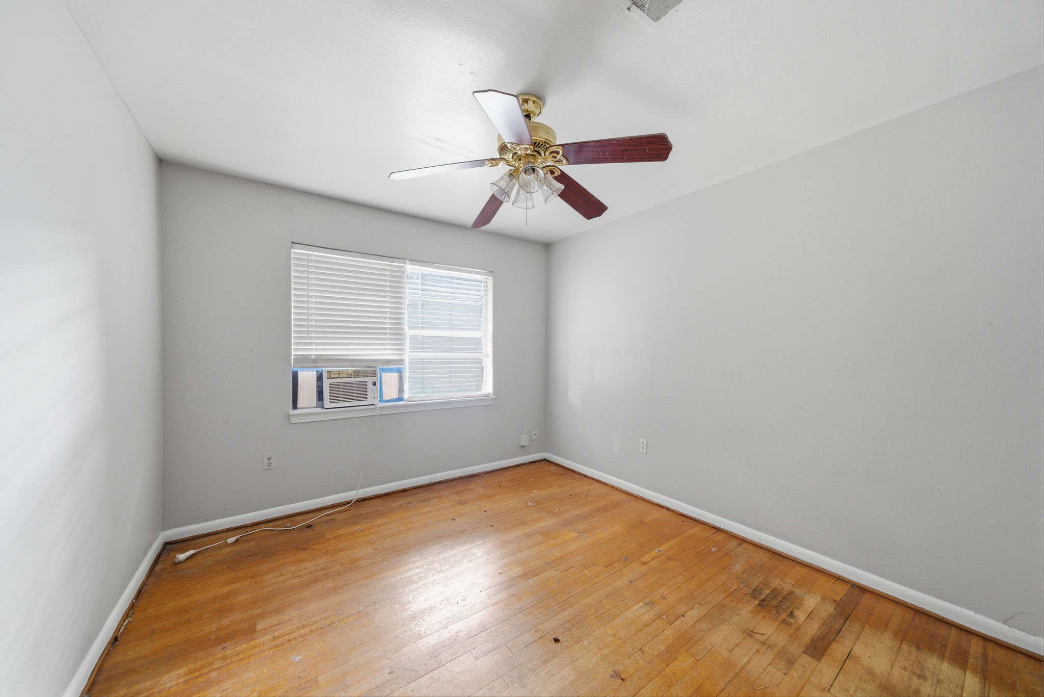 6633 Sandstone Street Houston, TX 77074 - Photo 6 of 10