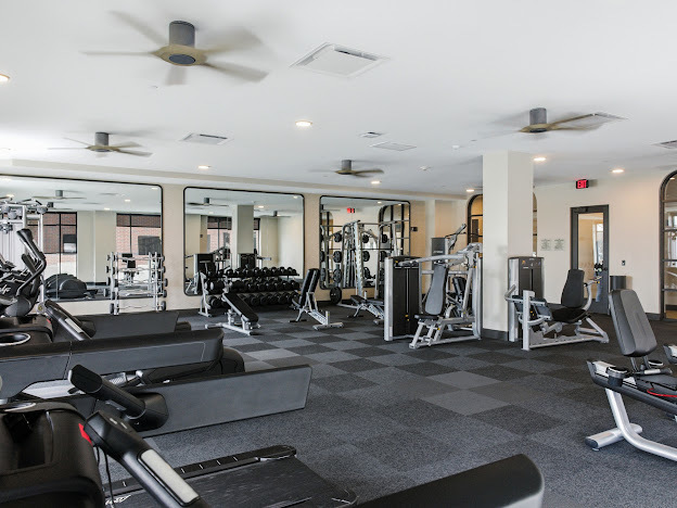 250 McHenry Road, Unit B2B3 Buffalo Grove, IL 60089 - Photo 18 of 33 a view of a room with gym equipment