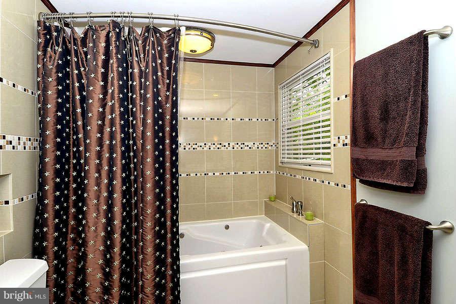12507 Cedarbrook Lane Laurel, MD 20708 - Photo 24 of 30 Mosaic Tile Spa Soaking Tub