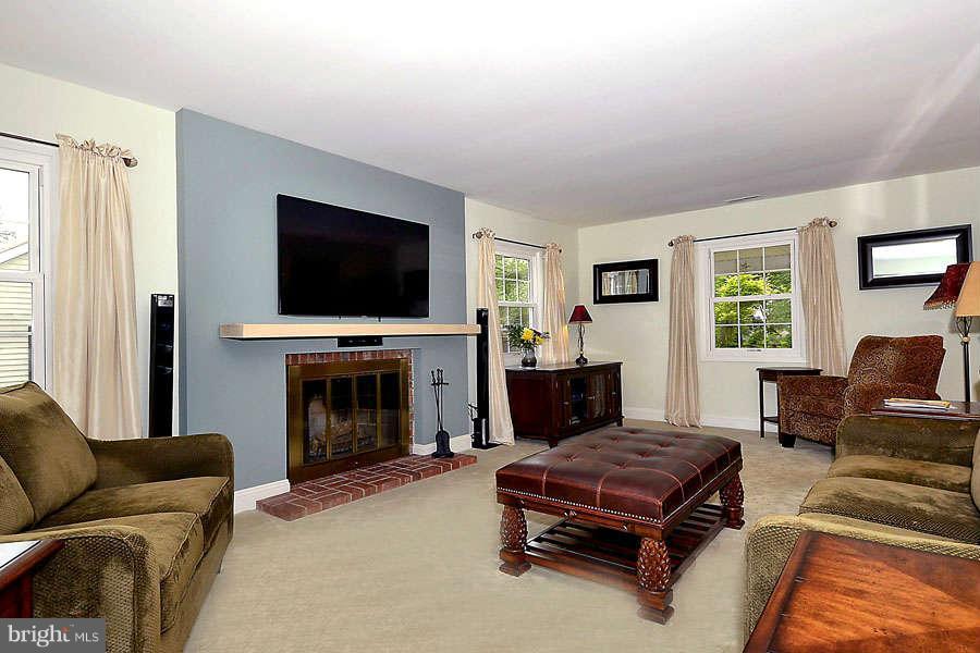 12507 Cedarbrook Lane Laurel, MD 20708 - Photo 4 of 30 Elegant Yet Supremely Comfortable Interiors