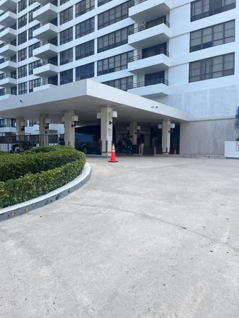 $2,300 | 600 Three Islands Boulevard, Unit 1015, Hallandale Beach, FL 33009