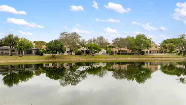 $800,000 | 6660 Northwest 75th Place, Parkland, FL 33067