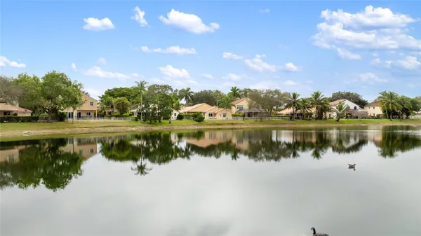 $800,000 | 6660 Northwest 75th Place, Parkland, FL 33067