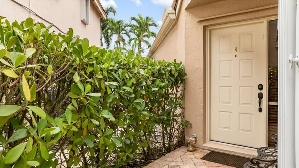 $800,000 | 6660 Northwest 75th Place, Parkland, FL 33067