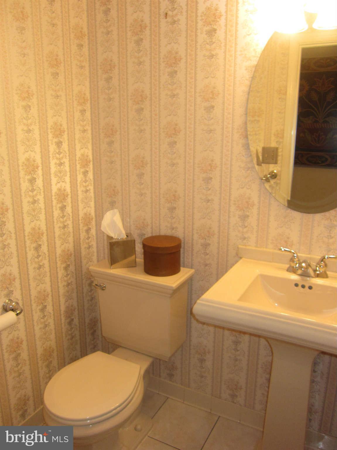 709 Bonifant Road Silver Spring, MD 20905 - Photo 10 of 29 Half Bath