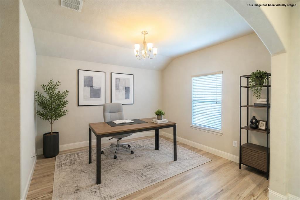 Virtual staged=>Wood-finish flooring, single window with blinds, arched entryway, and ceiling-mounted chandelier
