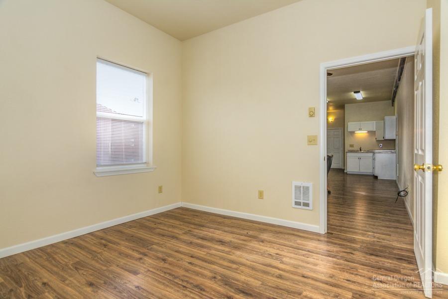 64050 Deschutes Market Road Bend, OR 97701 - Photo 19 of 25 Shop Apartment