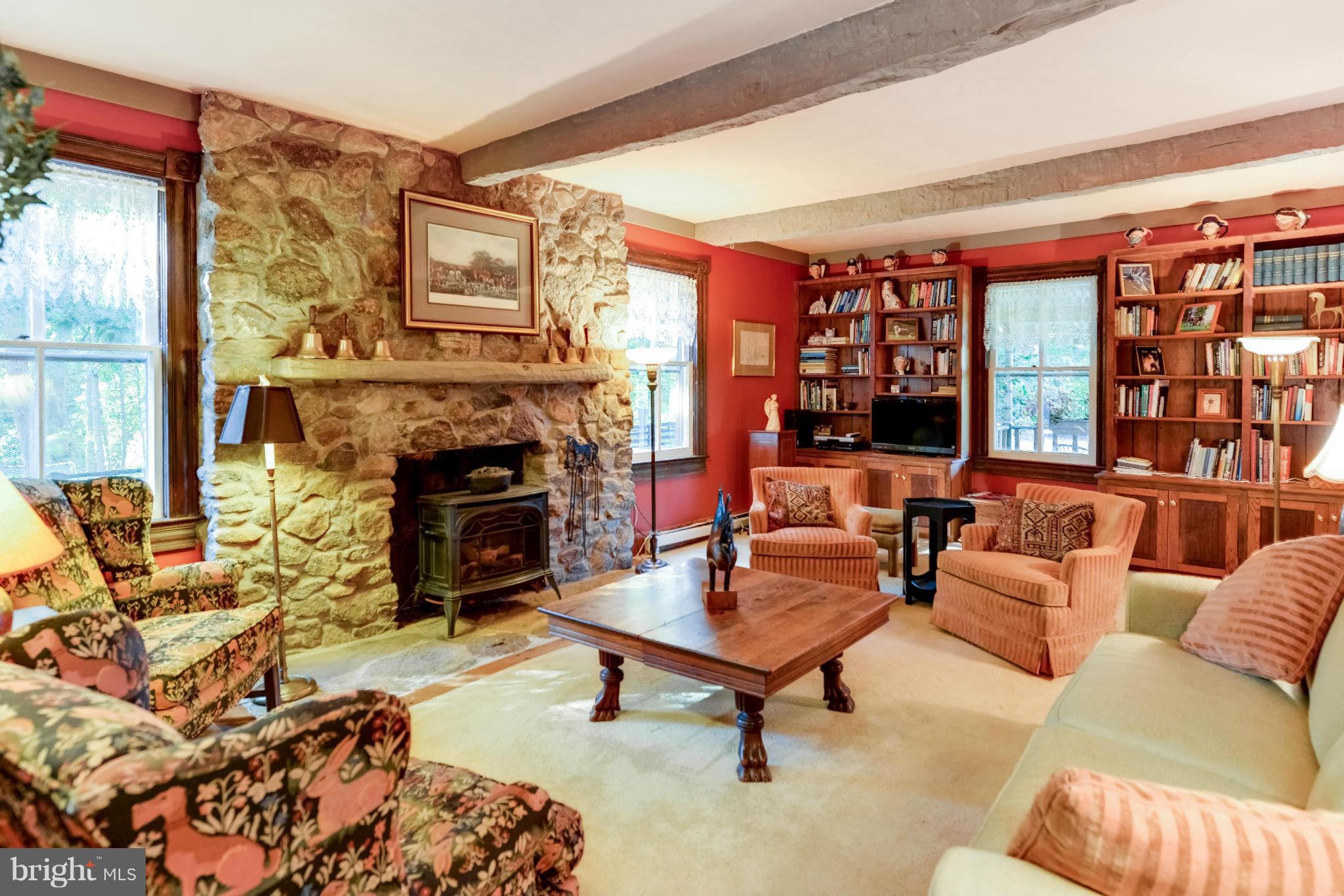 11529 Putnams Mill Road Hume, VA 22639 - Photo 6 of 30 Living Room