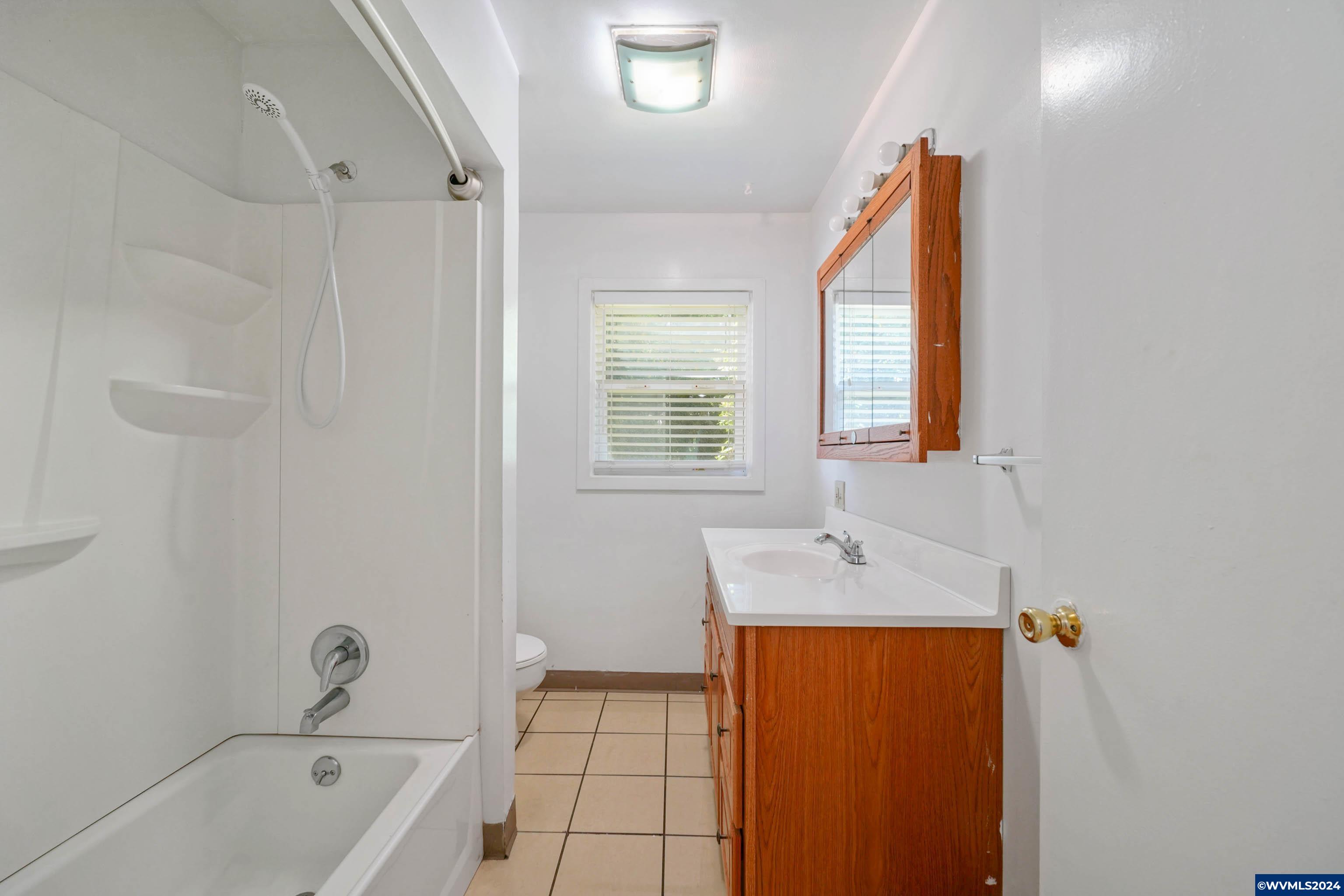 2455 Fisher Road Northeast Salem, OR 97305 - Photo 21 of 38 Gallery Image 21