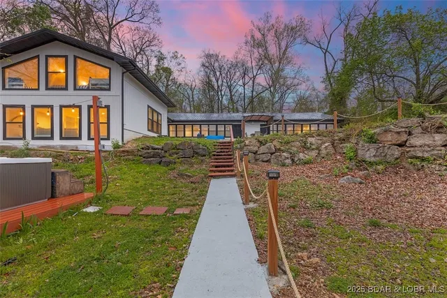 $995,000 | 5213 Conway Lane, Osage Beach, MO 65065
