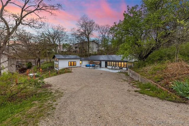 $995,000 | 5213 Conway Lane, Osage Beach, MO 65065