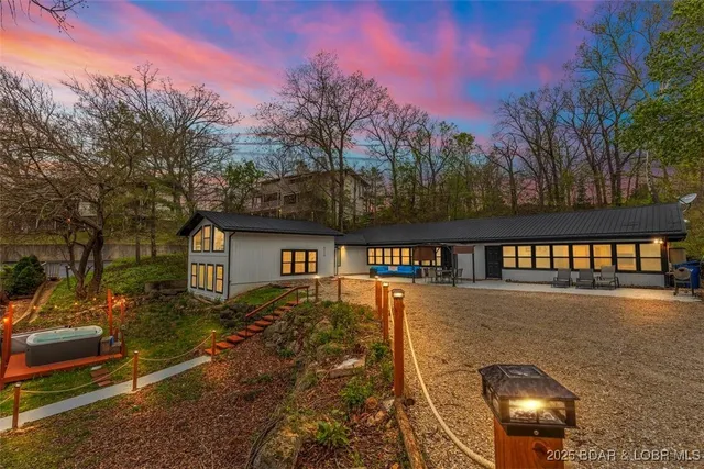 $995,000 | 5213 Conway Lane, Osage Beach, MO 65065
