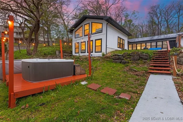 $995,000 | 5213 Conway Lane, Osage Beach, MO 65065