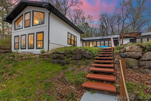 $995,000 | 5213 Conway Lane, Osage Beach, MO 65065