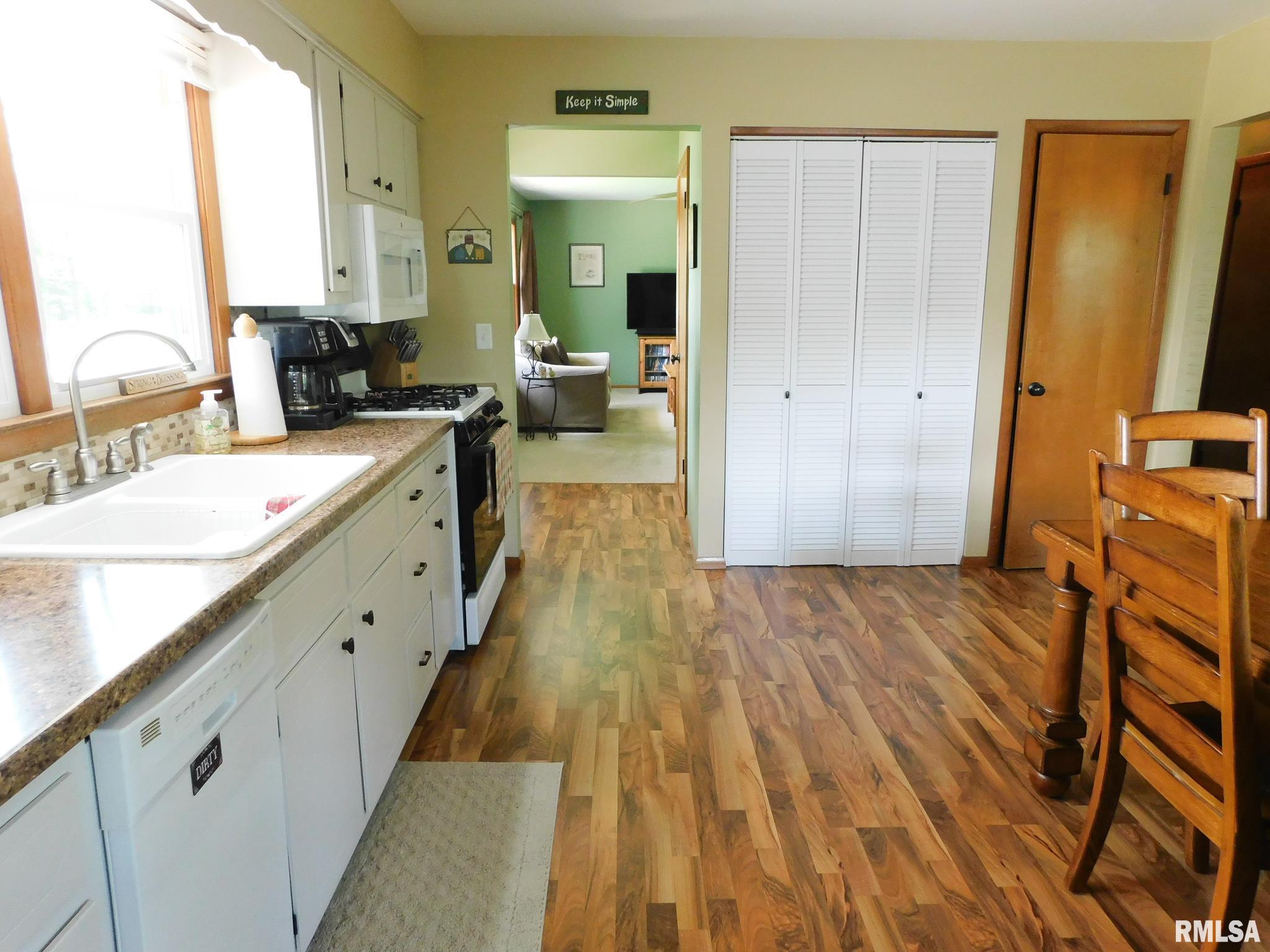 1508 Kern Road Washington, IL 61571 - Photo 6 of 50 Gallery Image 6